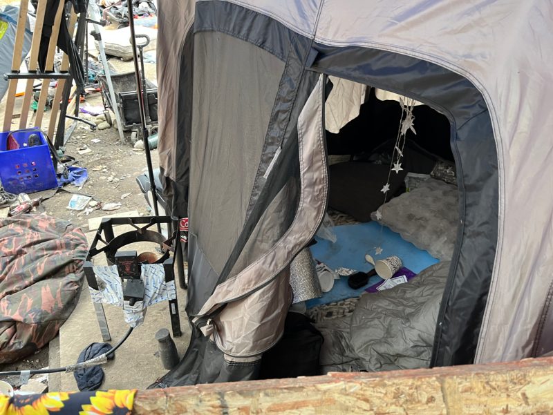 City of Seattle homeless encampment cleanup at 5th ave ne & ne maple leaf pl vicinity (west of fence lines), 2026-04-21 (Green Lake)