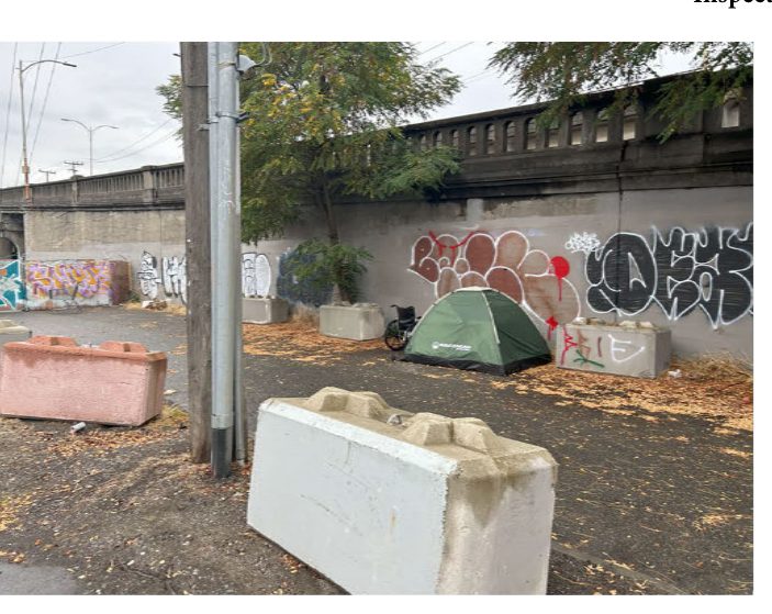 City of Seattle homeless encampment cleanup at w garfield st to w galer st & 15th ave w, 2025-09-30 (Interbay)